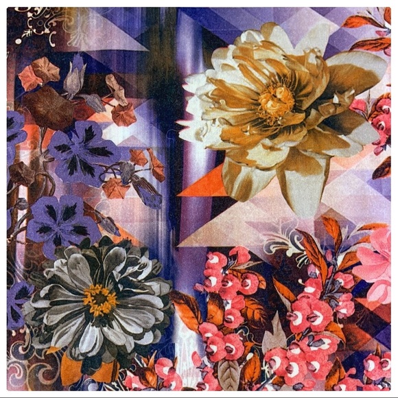 💕NWT Super Cute Lularoe Irma Floral Top💕 - Picture 9 of 10